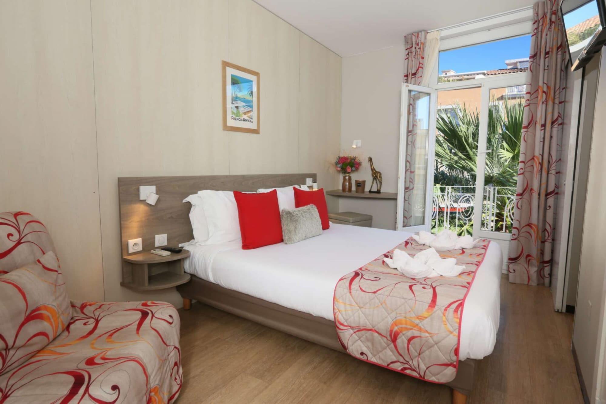 Brit Hotel Confort Le Revest Sainte-Maxime Dış mekan fotoğraf