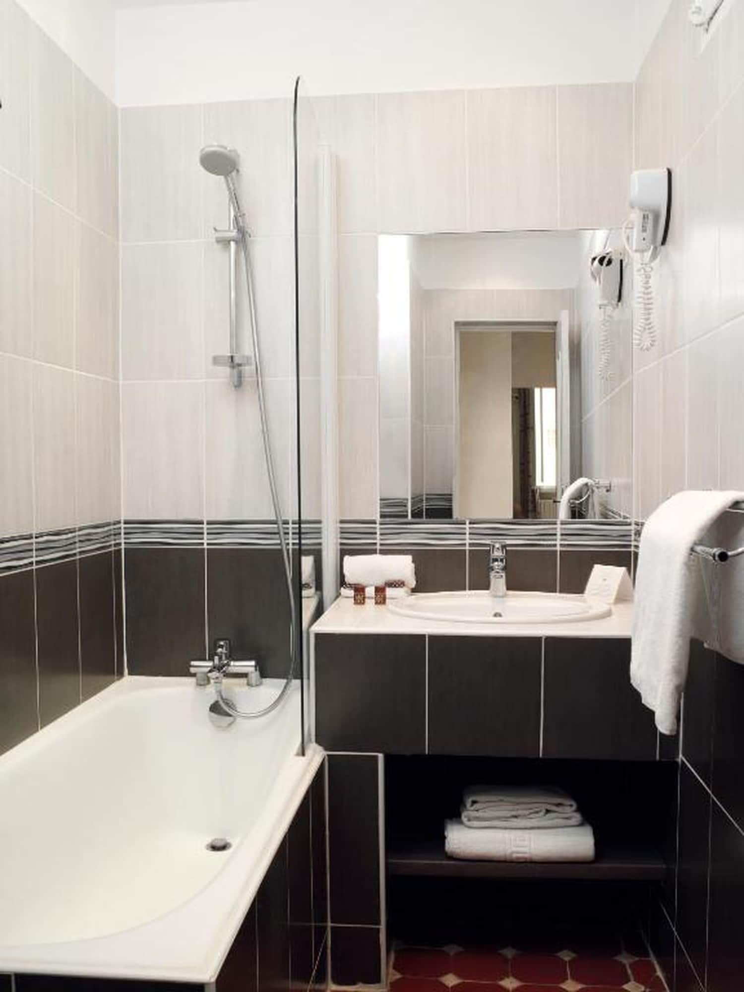 Brit Hotel Confort Le Revest Sainte-Maxime Dış mekan fotoğraf