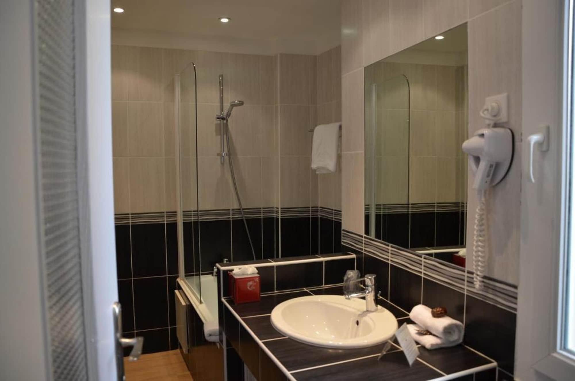 Brit Hotel Confort Le Revest Sainte-Maxime Dış mekan fotoğraf