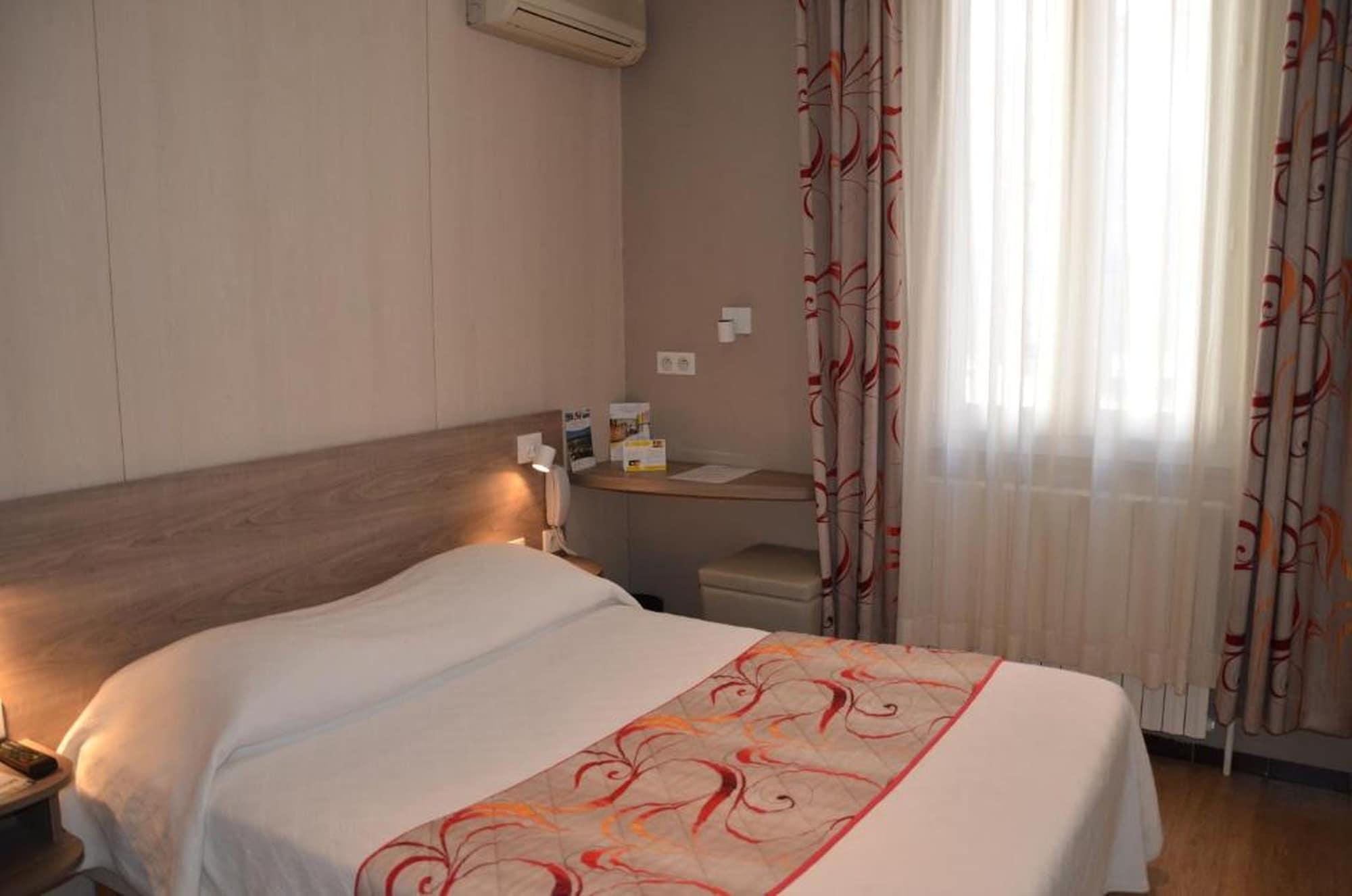 Brit Hotel Confort Le Revest Sainte-Maxime Dış mekan fotoğraf