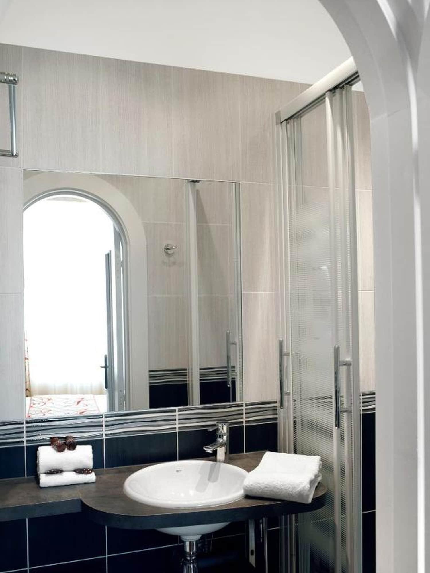 Brit Hotel Confort Le Revest Sainte-Maxime Dış mekan fotoğraf