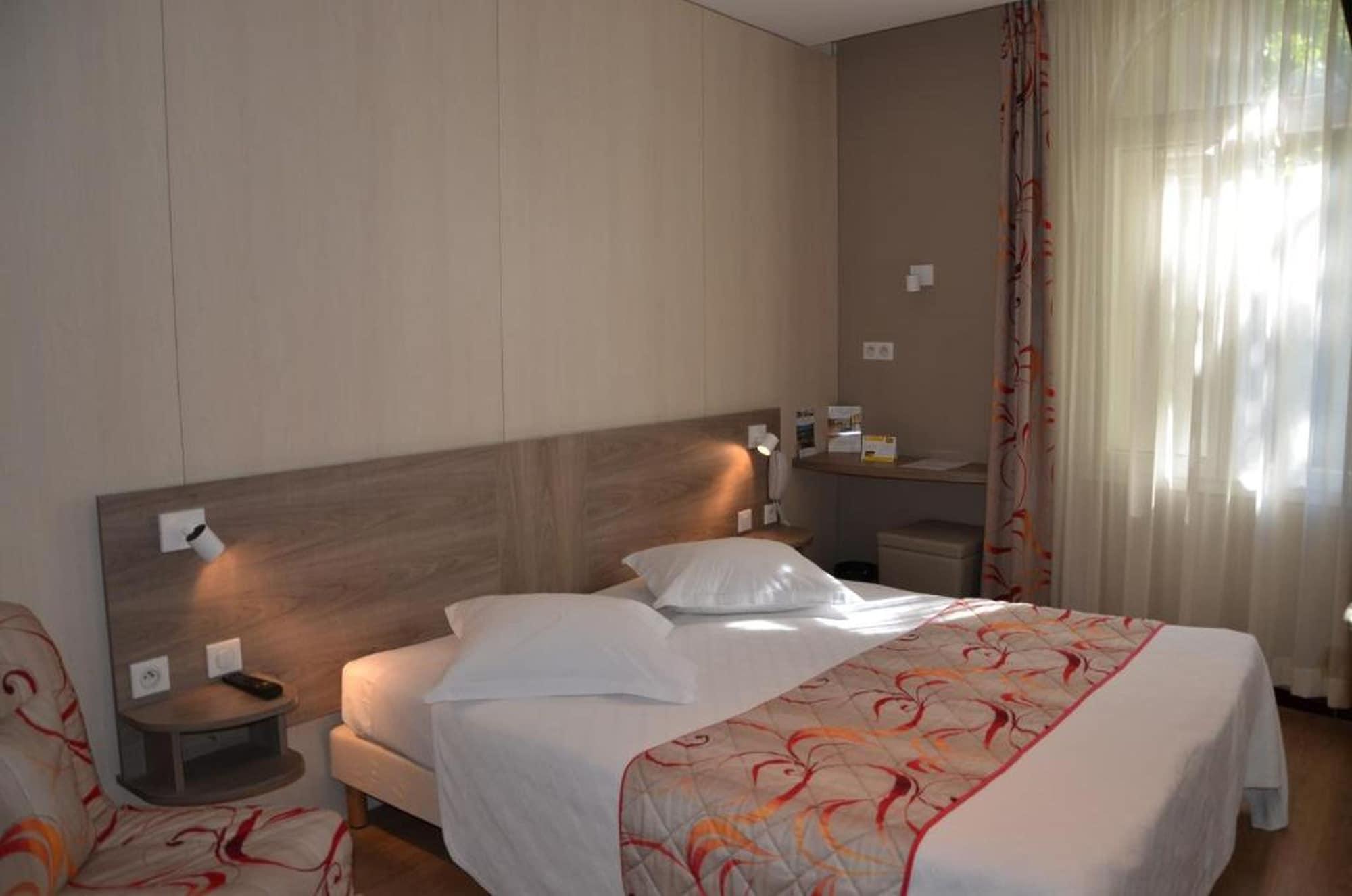 Brit Hotel Confort Le Revest Sainte-Maxime Dış mekan fotoğraf