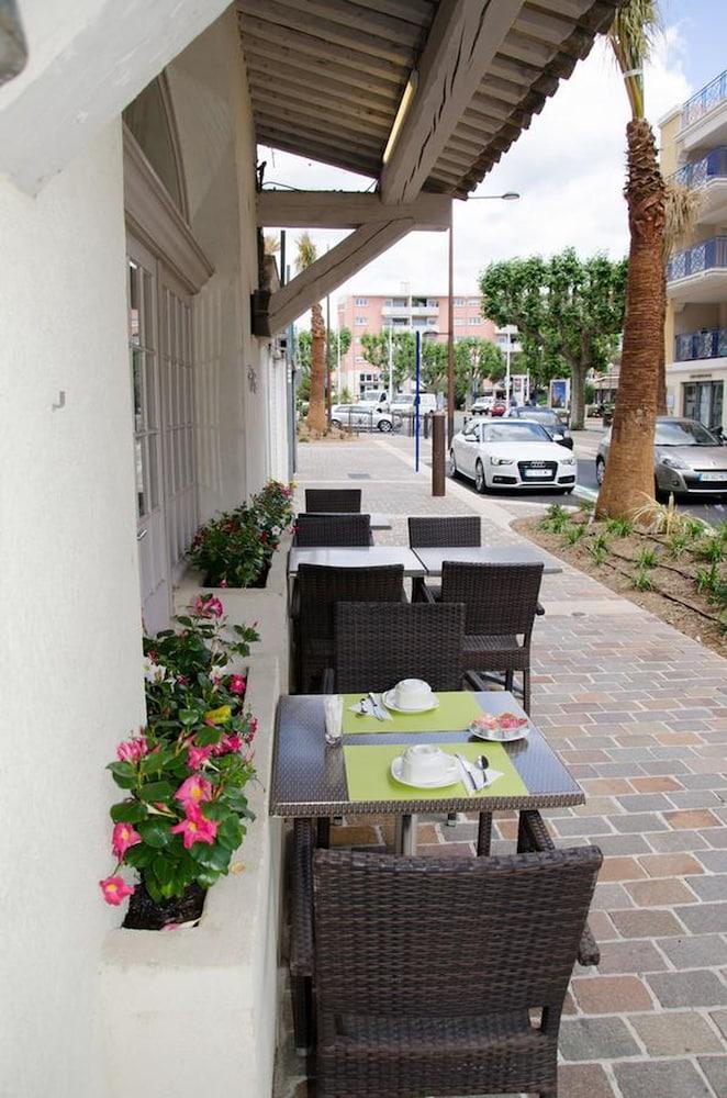 Brit Hotel Confort Le Revest Sainte-Maxime Dış mekan fotoğraf