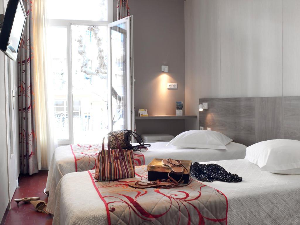 Brit Hotel Confort Le Revest Sainte-Maxime Oda fotoğraf