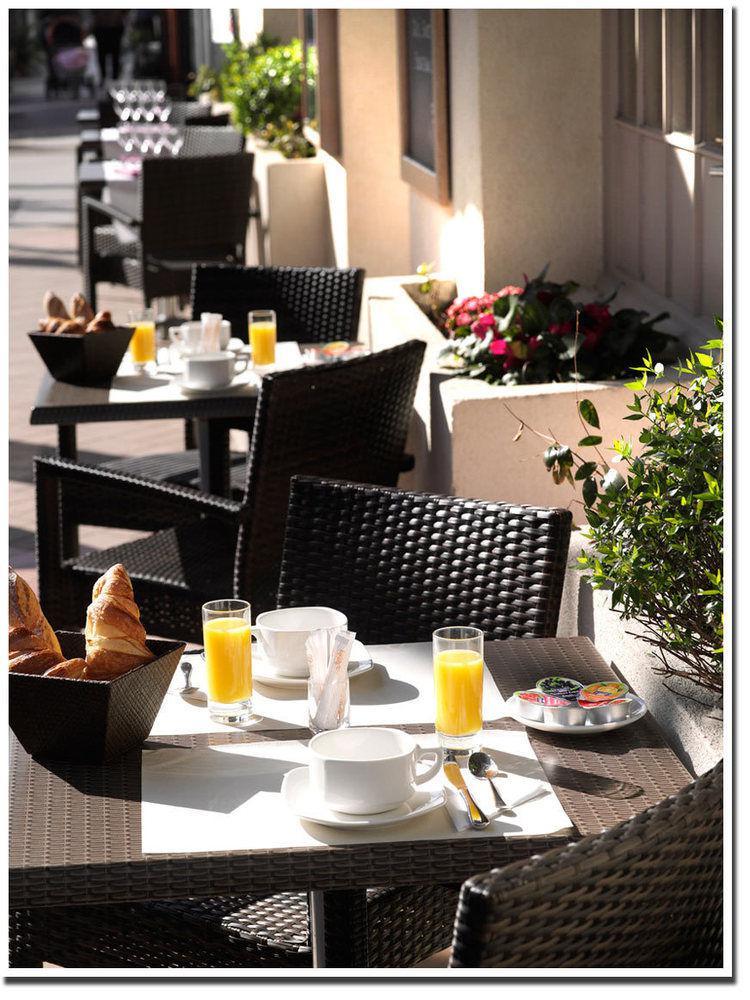 Brit Hotel Confort Le Revest Sainte-Maxime Dış mekan fotoğraf